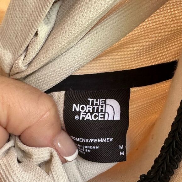 The North Face Women's Off-White lightweight rain jacket - Picture 4 of 5